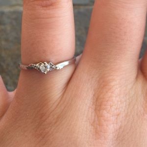 10K White Gold Diamond Ring